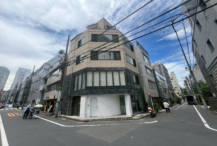 【渋谷区】渋谷駅徒歩6分／人通りの多い青山通り至近エリア／イタリアン居抜き物件／13.34坪